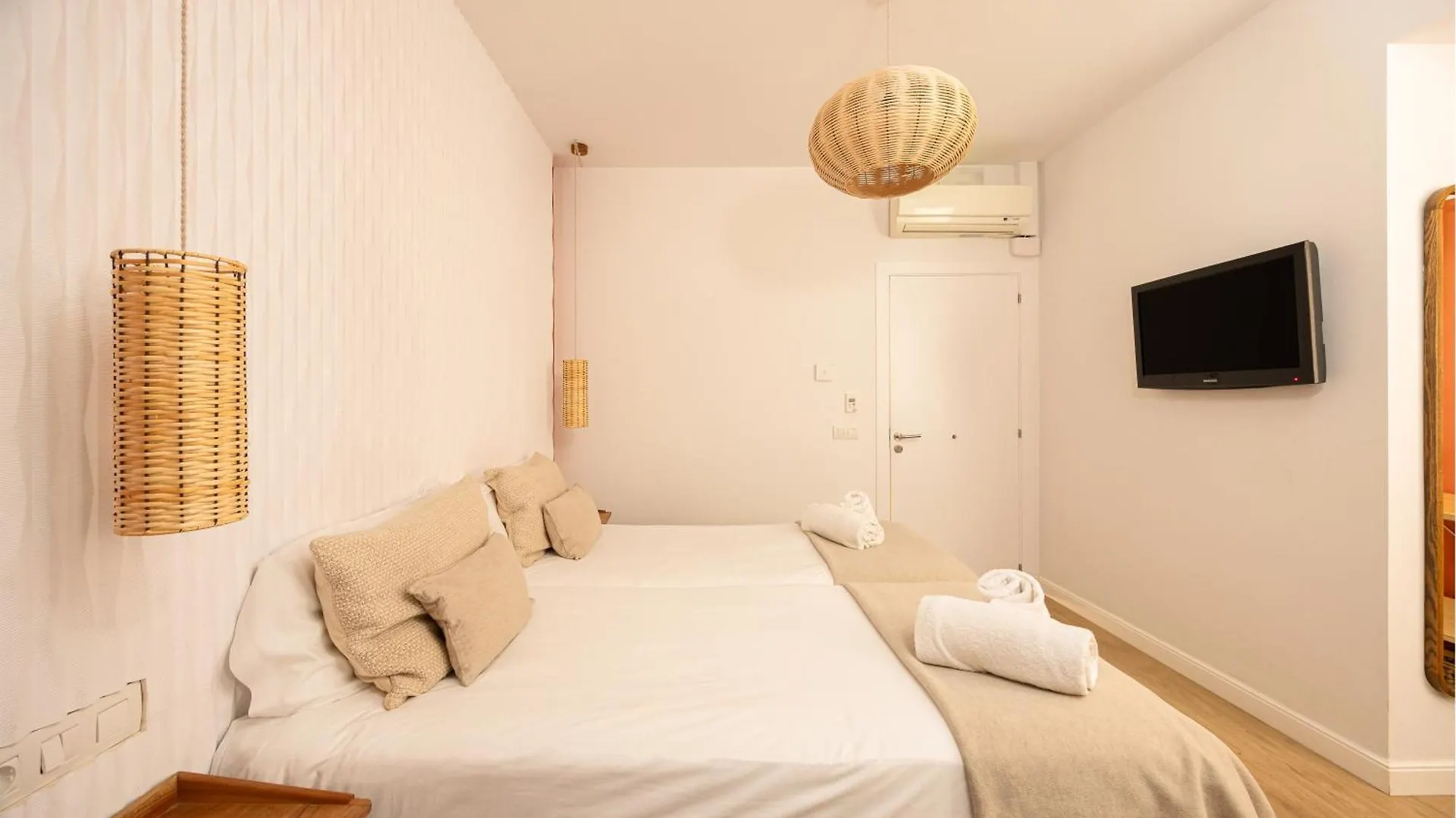 Hostal Ambos Mundos Barcelona Hotel