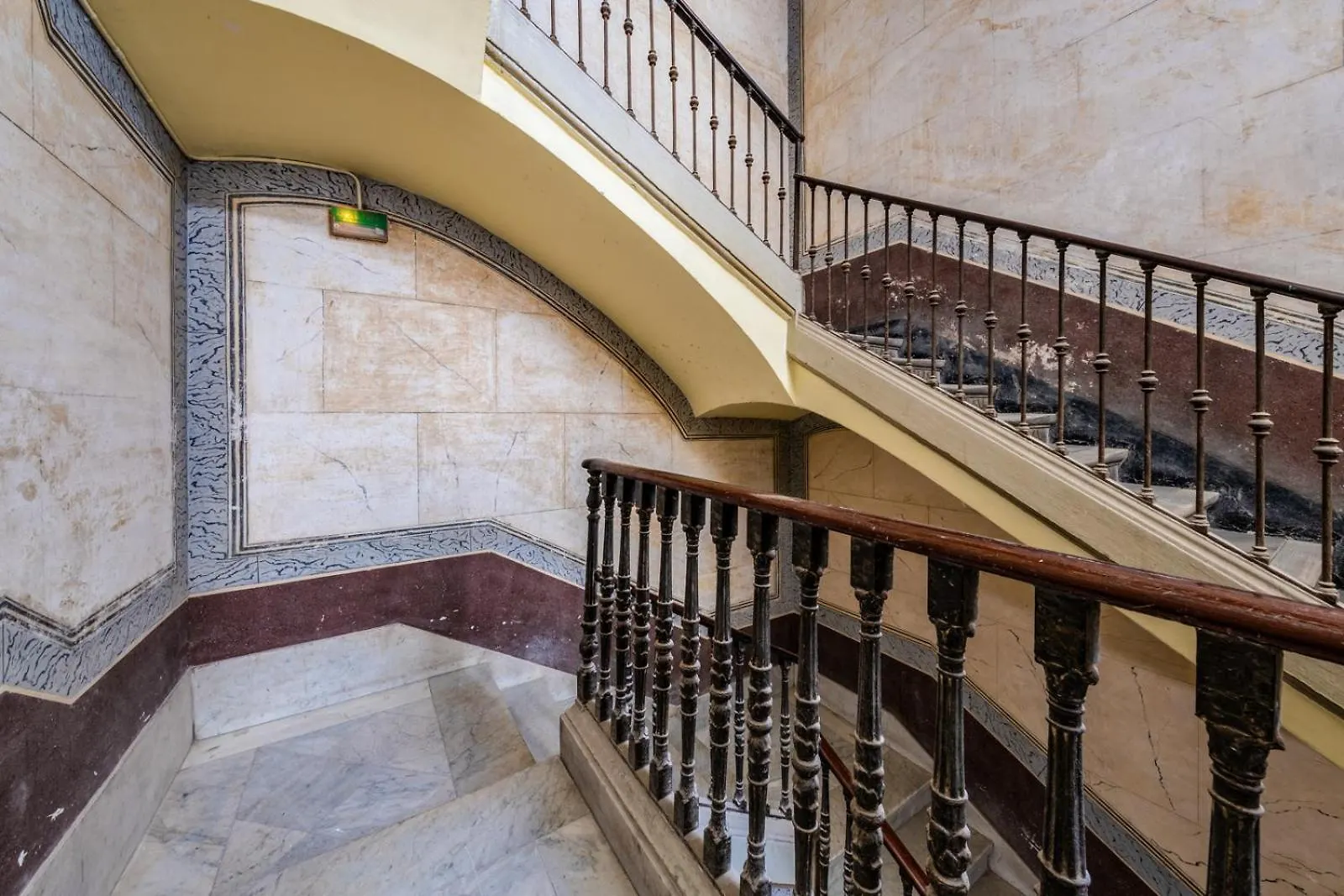 Hostal Ambos Mundos Barcelona Hotel